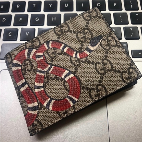 gucci snake wallet inside